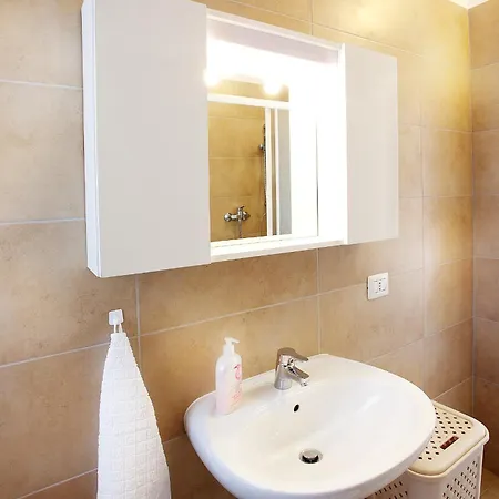 4 Village Centre Homes With Pool-by Italian Terraze, Spese, Sopra Spese, Spese Ii * לנו